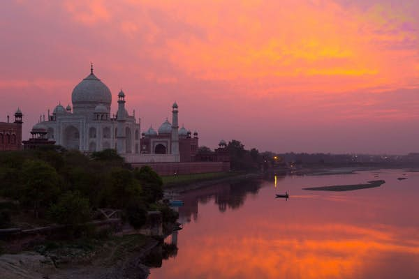 Sunset Taj Mahal Tour with Skip-The-Line & Lateral Entry