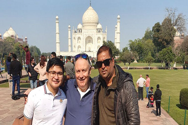 From Delhi: Sunrise Taj Mahal Agra Day Tour with transfers