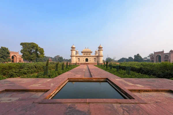 From Delhi: Private Taj Mahal, Agra Fort & Baby Taj Day Trip