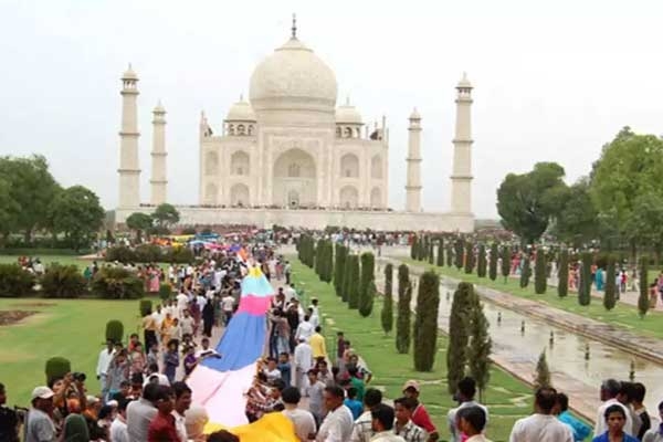 From Delhi: Private Taj Mahal, Agra Fort & Baby Taj Day Trip