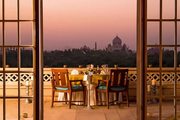 Taj Mahal nearby restaurants