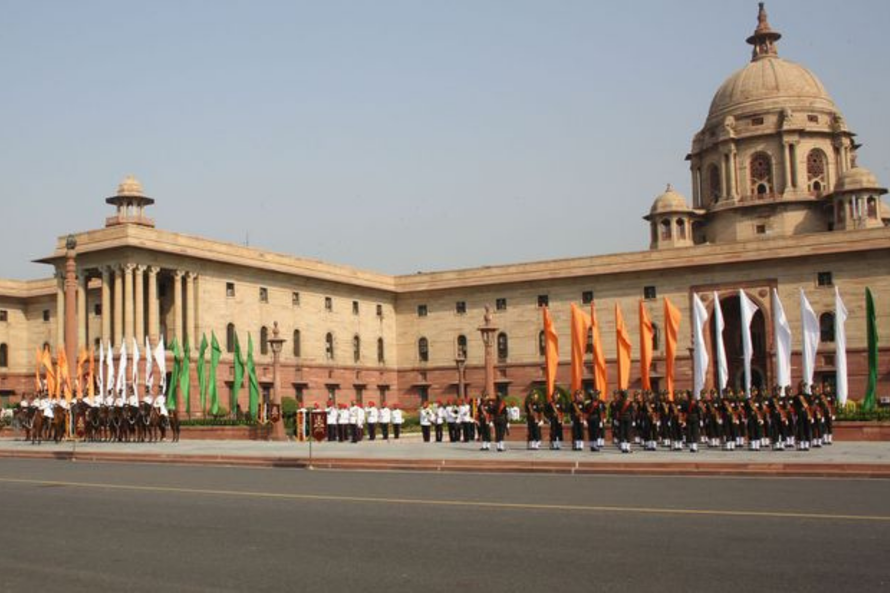 New Delhi: Akshardham Temple Tour with Water and Light Show
