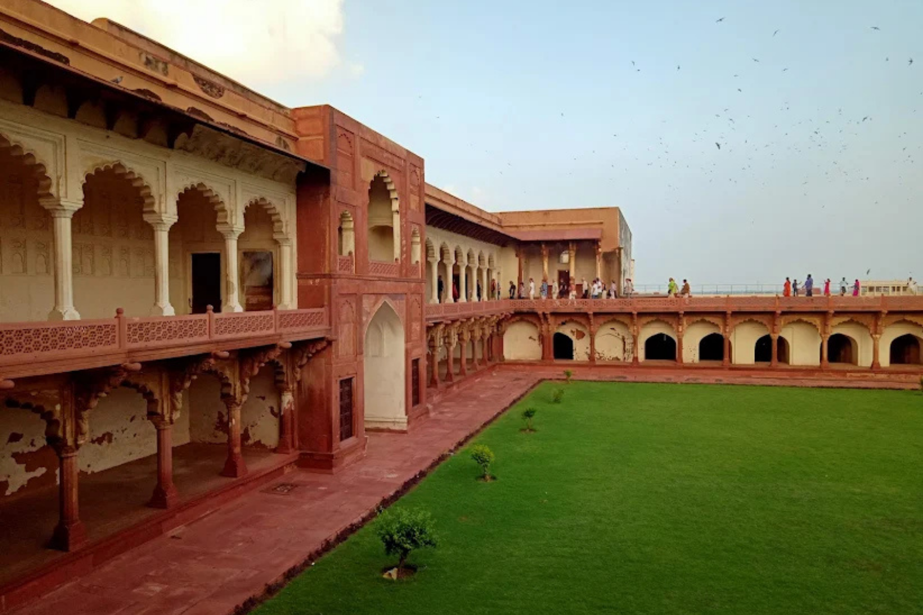 Taj Mahal Agra Fort Tour with Skip the line and 5 Star Lunch