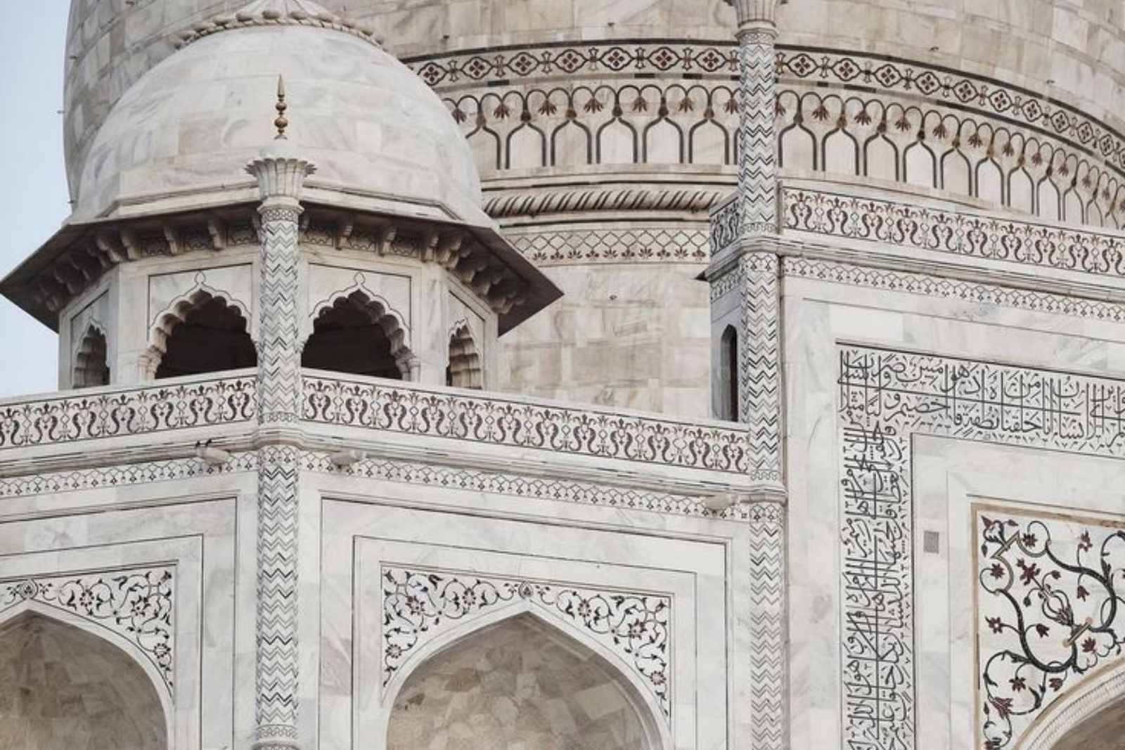 Mumbai to Taj Mahal Day Tour with Round-Trip Flights