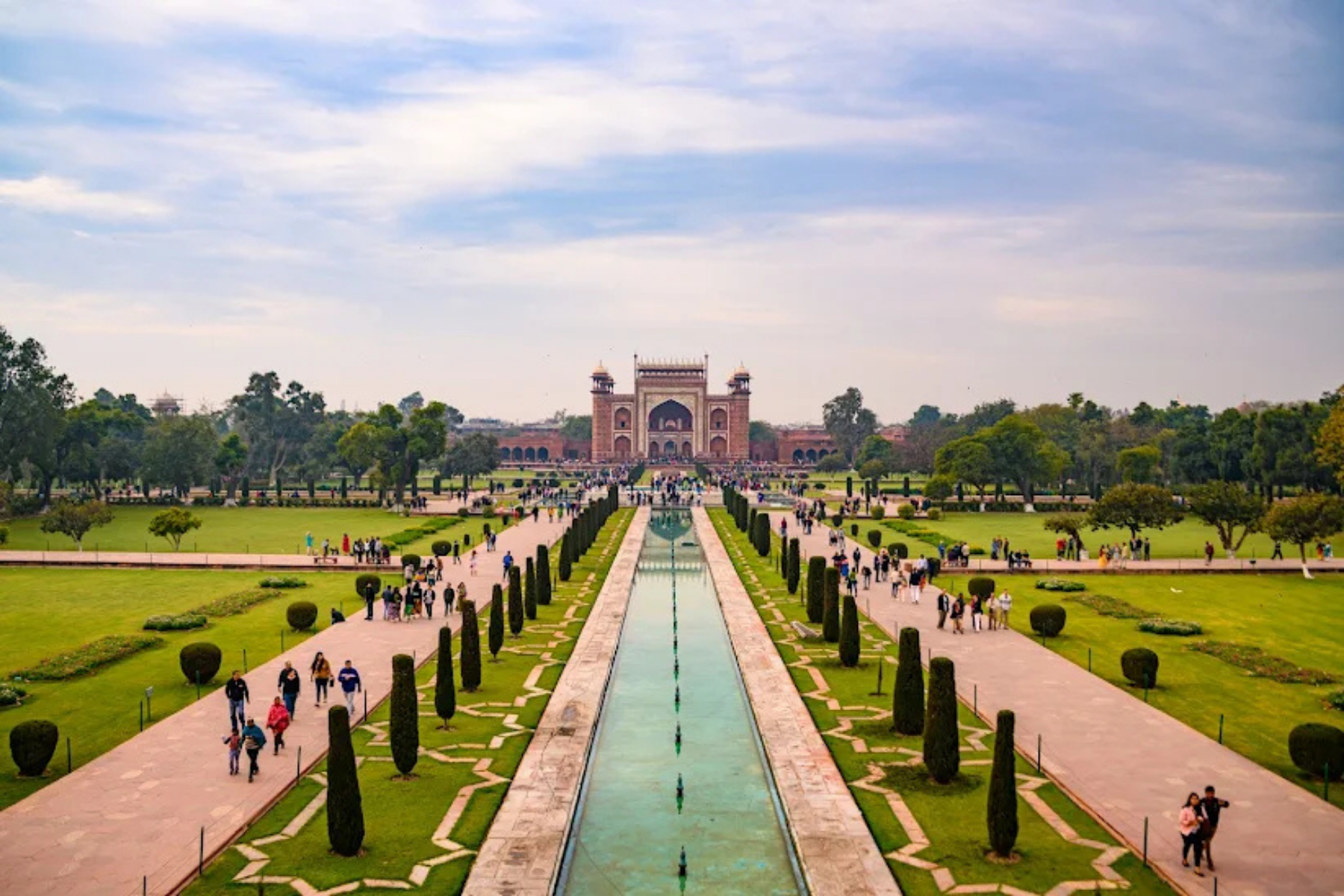 Taj Mahal Sunrise Guided Tour with Skip the Line Entry Ticket