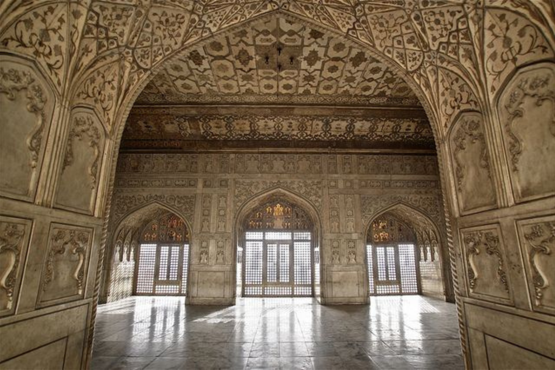 Private Taj Mahal & Agra Tour by Gatimaan Express Train