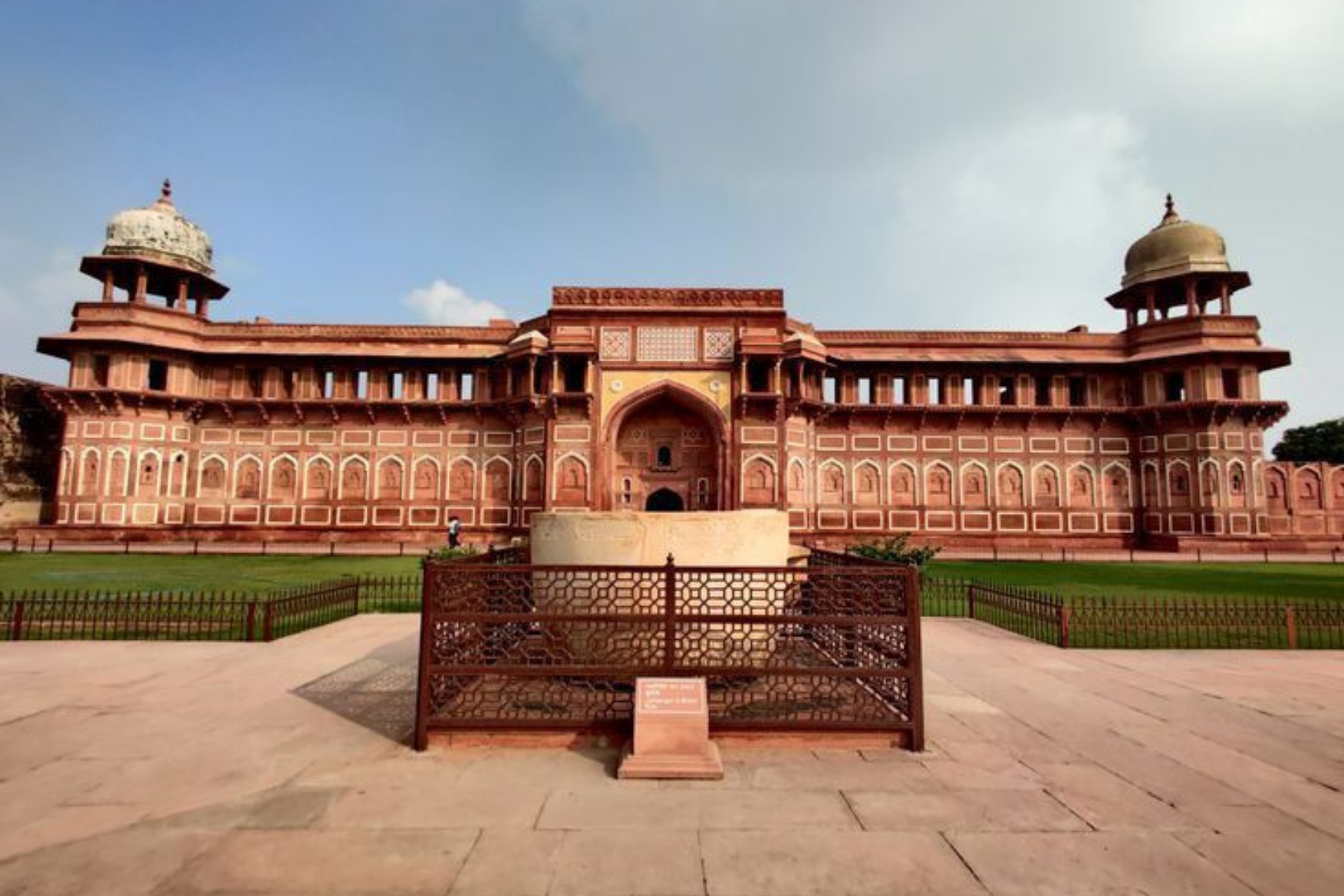 Private Taj Mahal & Agra Tour by Gatimaan Express Train