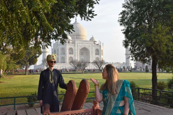 From Mumbai: 2-Day Taj Mahal, Agra & Delhi Tour with Flights