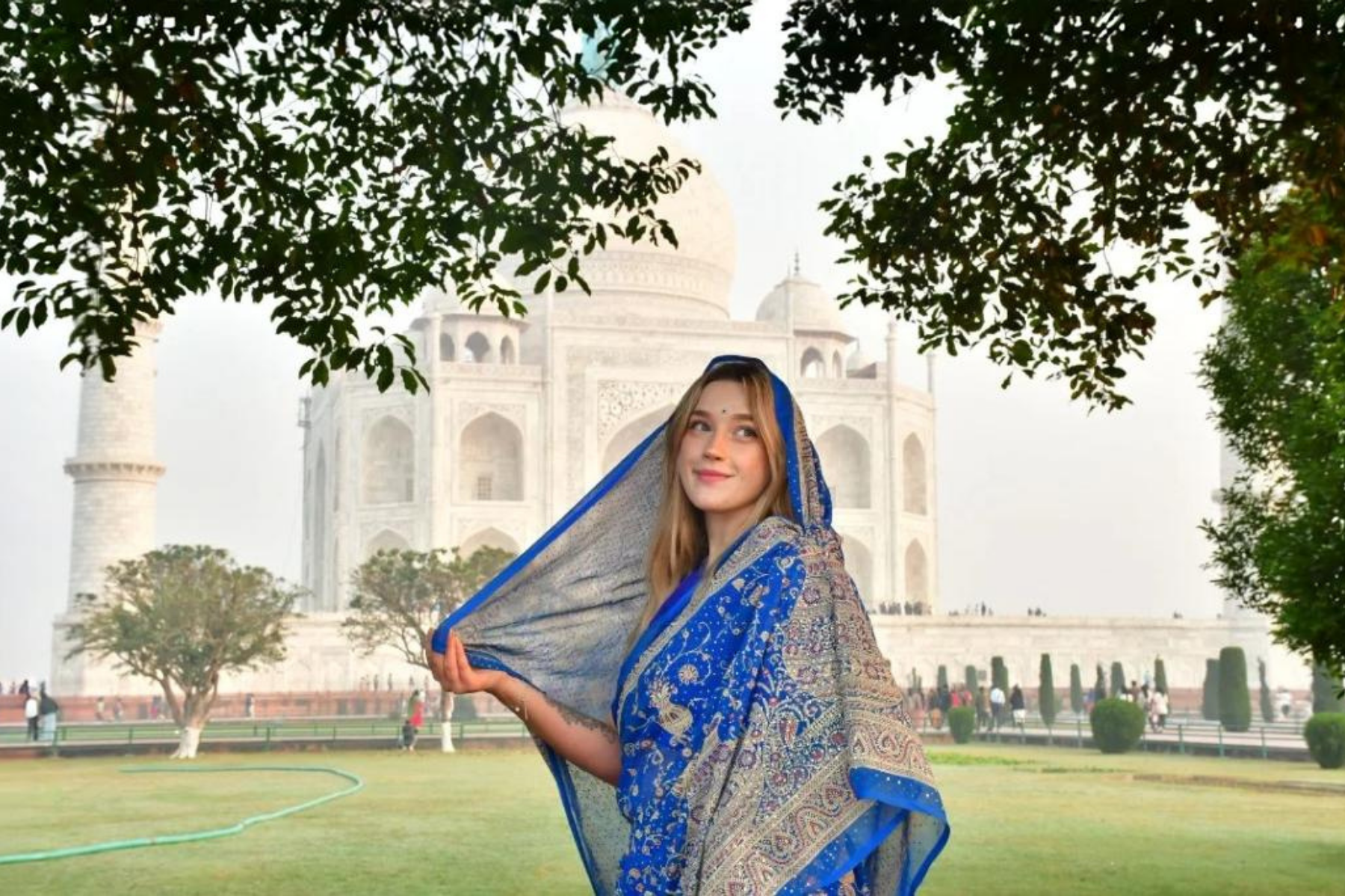 Taj Mahal Tour with Professional Photoshoot