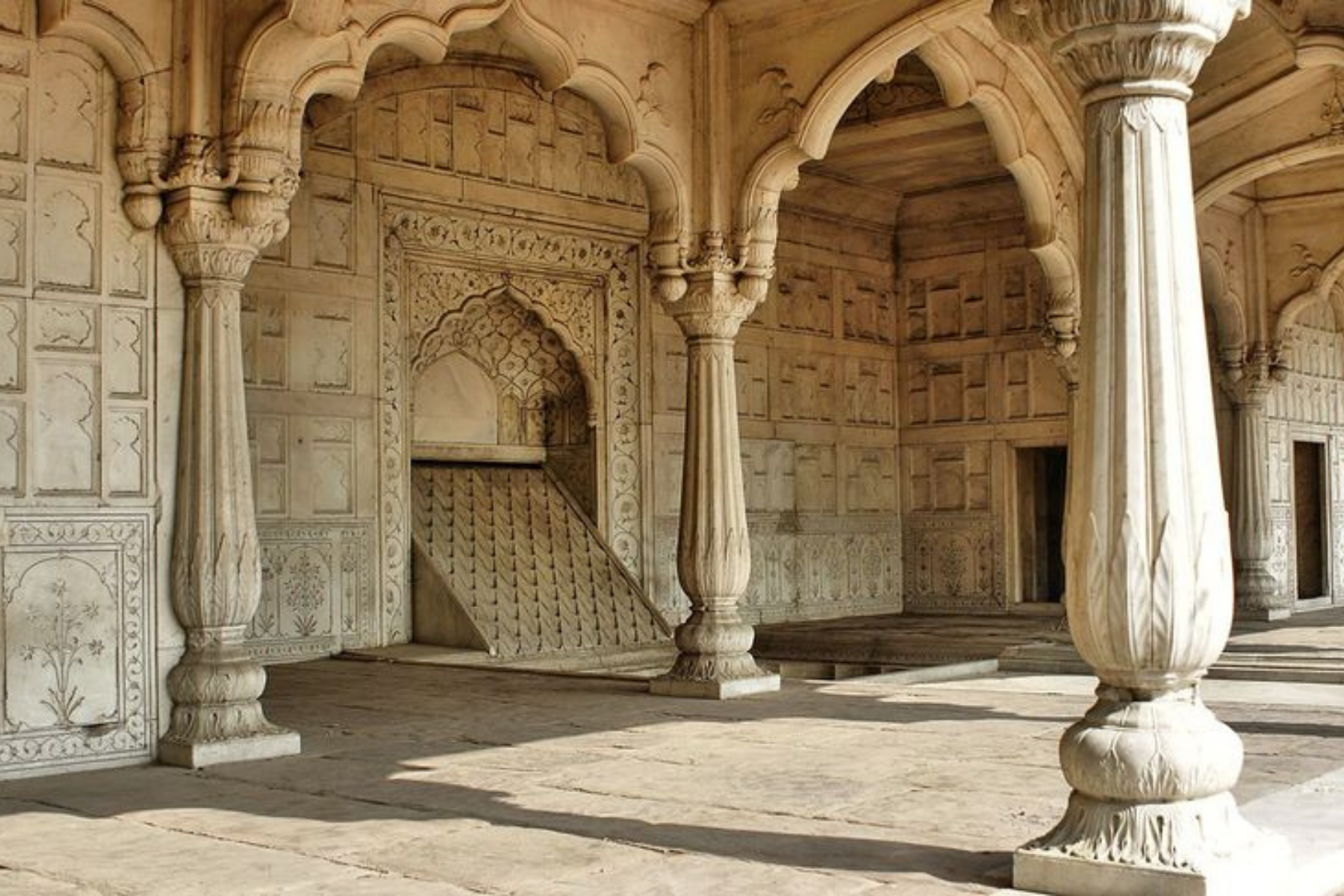 Red Fort Guided Tour with Entry Ticket and Pickup