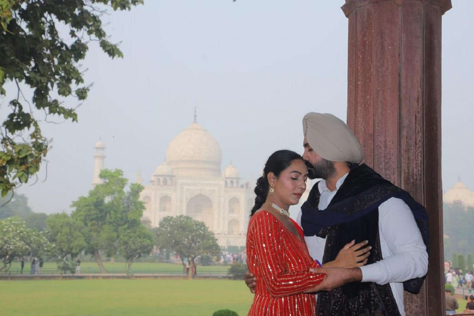 Taj Mahal Tour with Professional Photoshoot