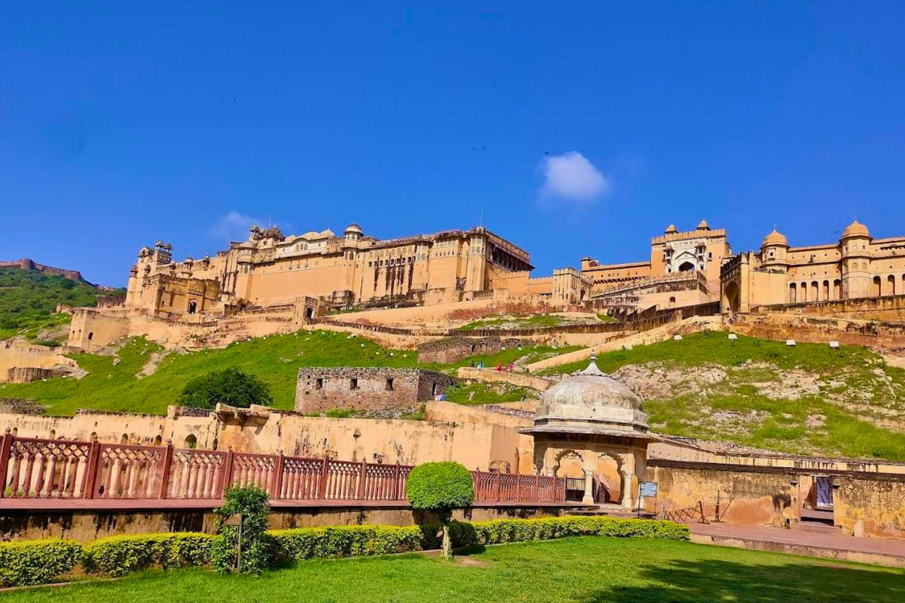 Jaipur Amber Fort Guided Tour with Entry Ticket
