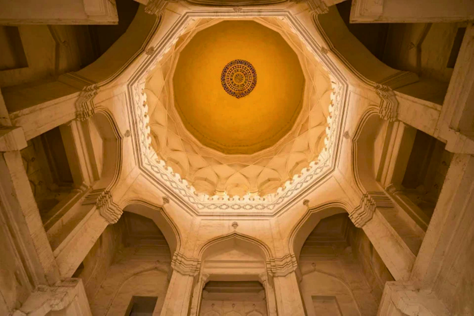 Hyderabad Charminar, Golconda Fort & Qutub Shahi Tombs Tour