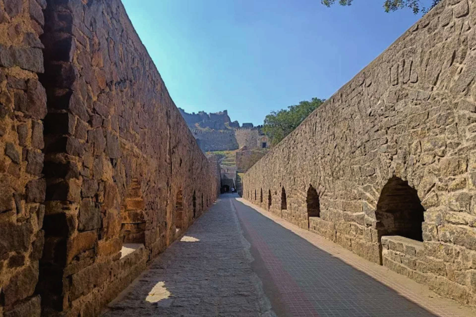 Hyderabad Charminar, Golconda Fort & Qutub Shahi Tombs Tour