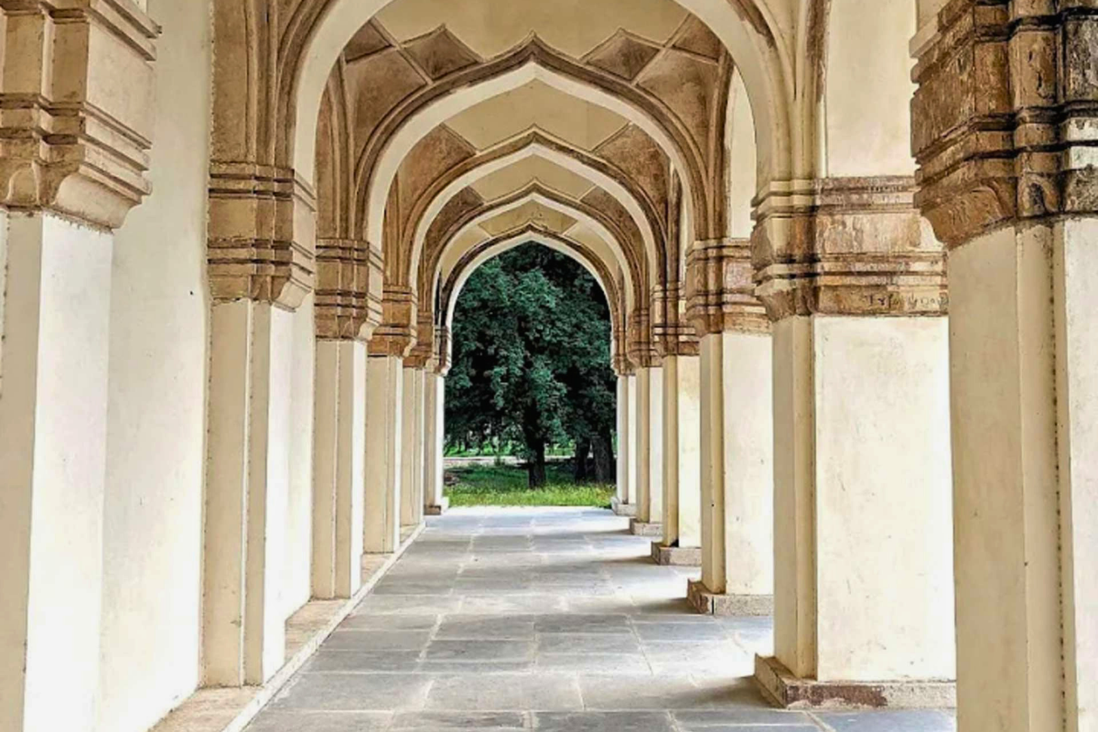 Hyderabad Charminar, Golconda Fort & Qutub Shahi Tombs Tour