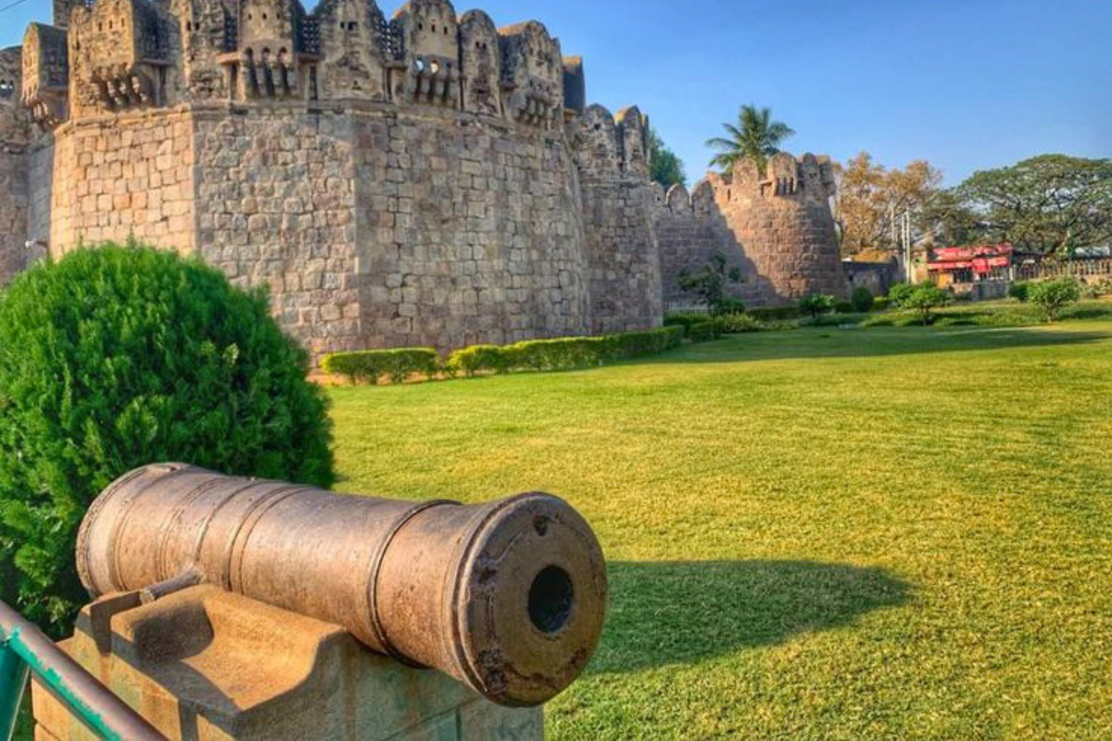 Hyderabad Charminar, Golconda Fort & Qutub Shahi Tombs Tour
