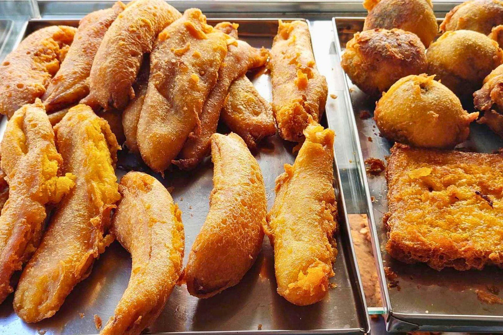 Kochi Local Street Food Walking Tour with Tastings