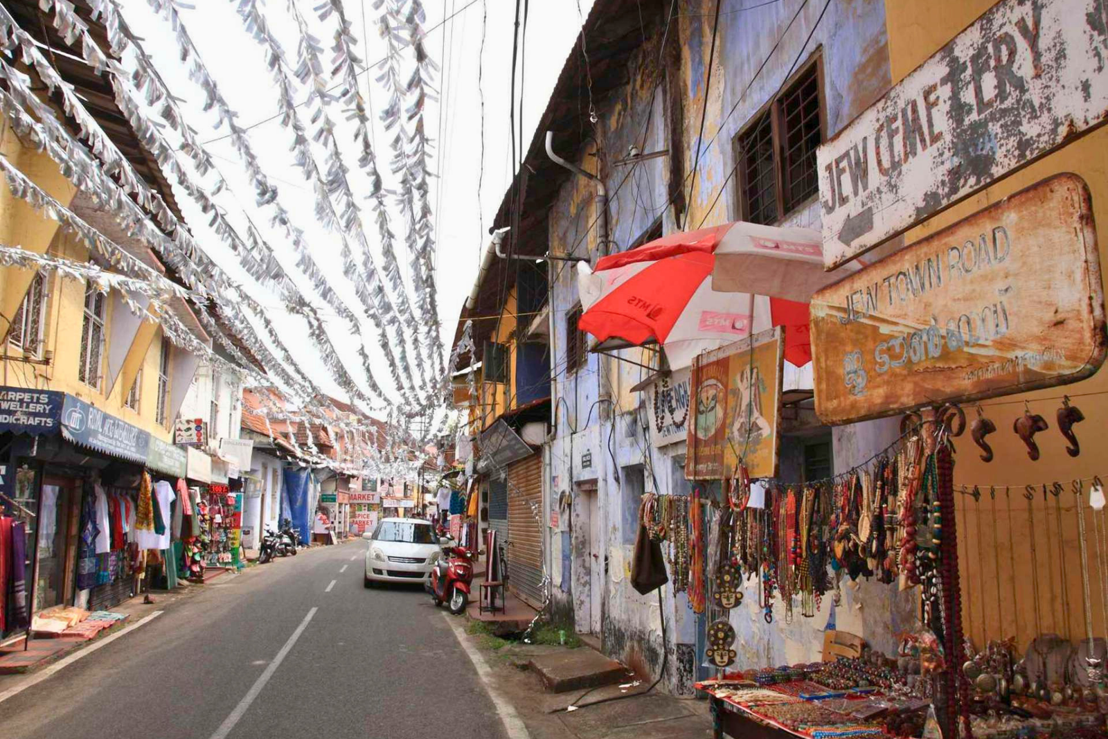 Kochi Local Street Food Walking Tour with Tastings