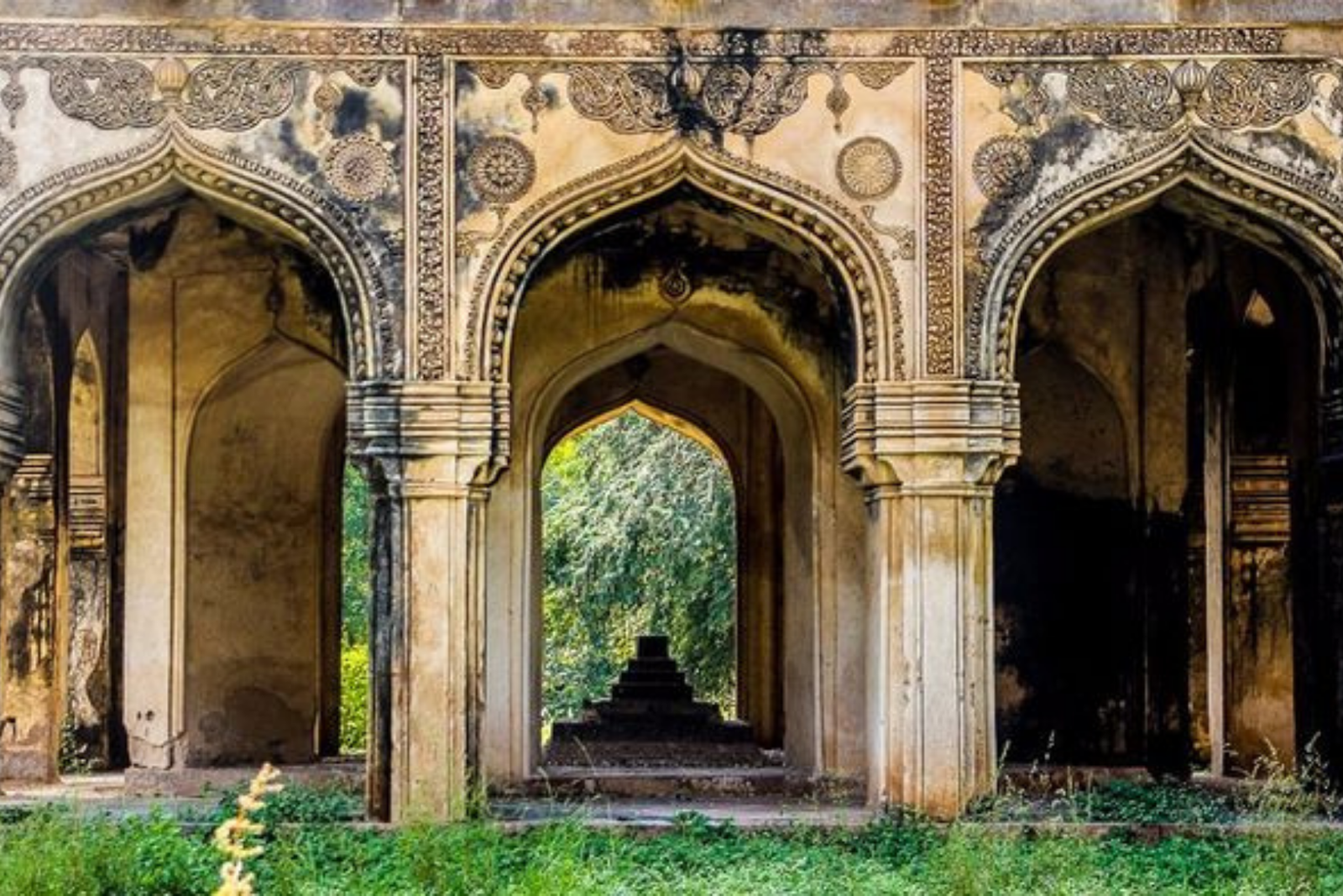 Hyderabad Charminar, Golconda Fort & Qutub Shahi Tombs Tour