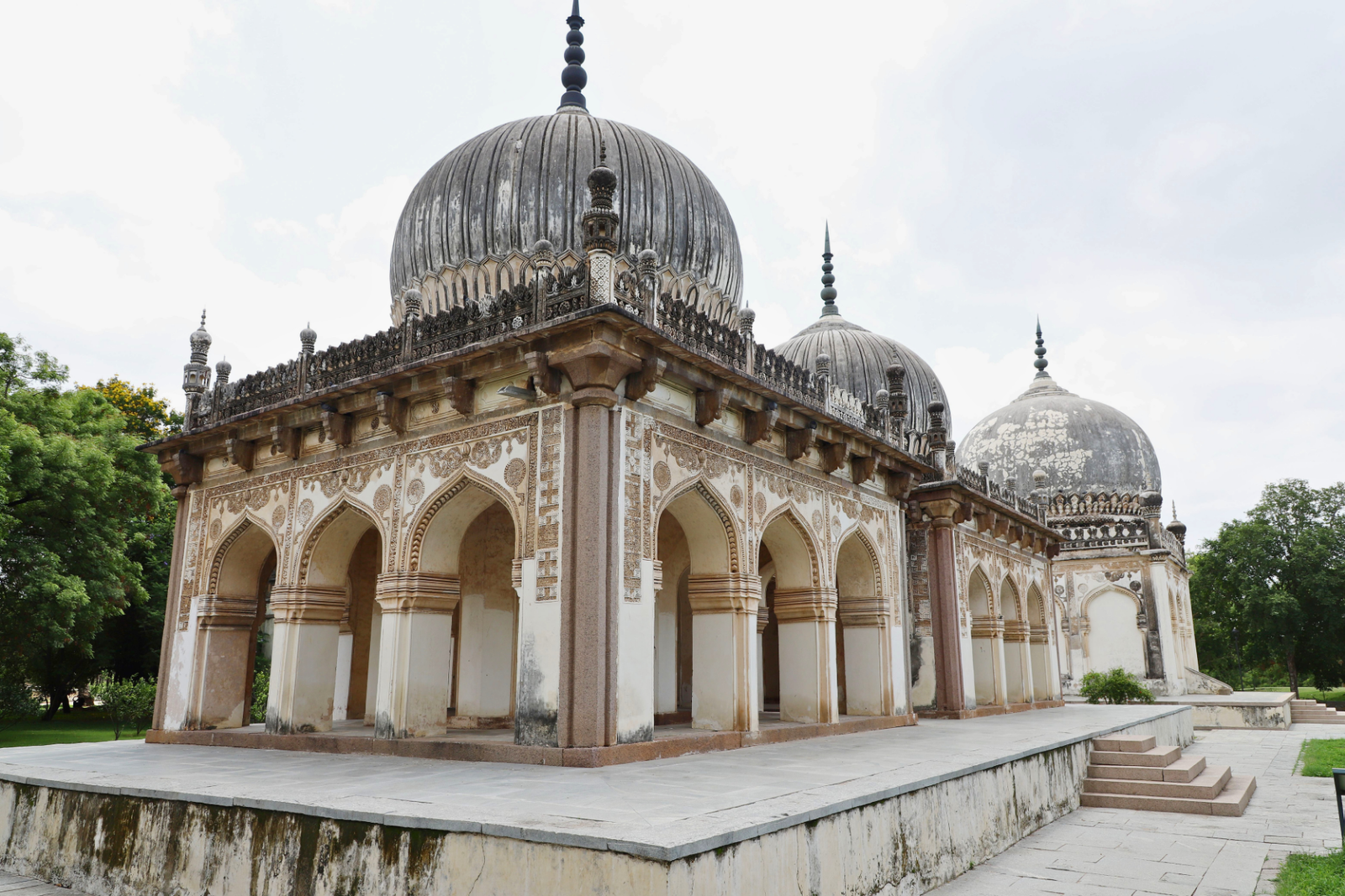 Hyderabad Charminar, Golconda Fort & Qutub Shahi Tombs Tour