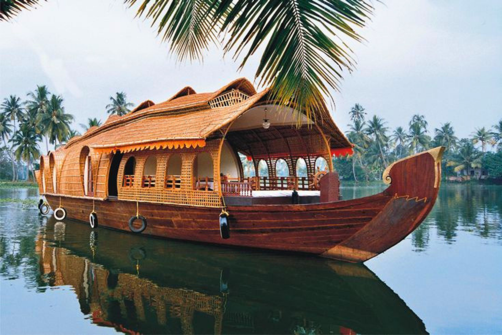 Luxury Alleppey Houseboat Day Tour from Kochi