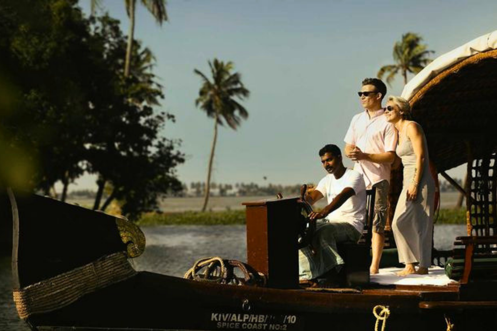 Luxury Alleppey Houseboat Day Tour from Kochi