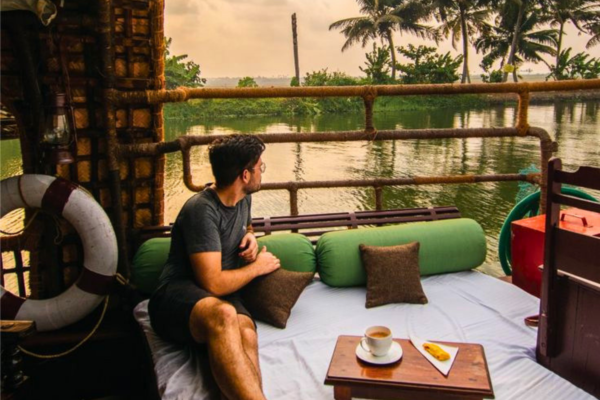 Luxury Alleppey Houseboat Day Tour from Kochi
